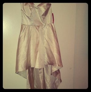 White sleeveless dress